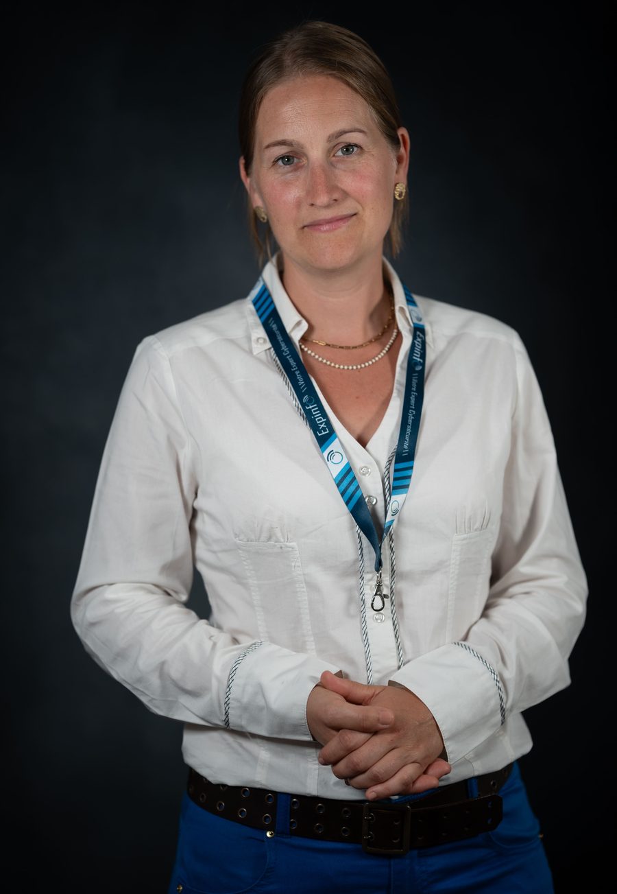 Portrait studio d'&Eacute;lodie, responsable RH chez Expinfo